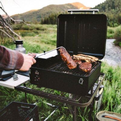 Traeger Pellet Grill Ranger Art.-Nr. TFT18KLDE Bild 3 Lifestyle