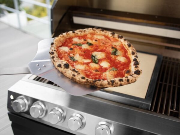 Otto Wilde Pizzamacher Set Pizza auf Schaufel vom Pizzastein