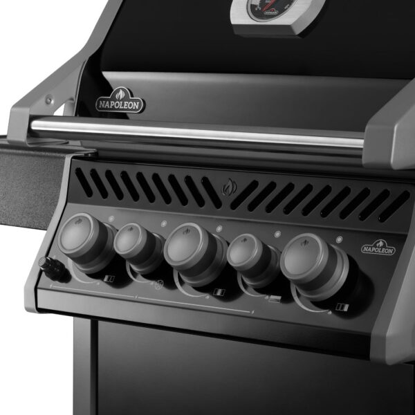 Napoleon Rogue® 425 mit Heck- und Seitenbrenner, Schwarz, inkl. Drehspieß, Detail Knöpfe Drehregler